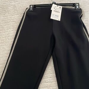 Brand new leggings with ringtone on the sides.